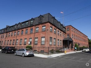 Building Photo - 10 Weston Ave