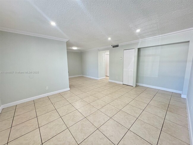 Foto del edificio - 400 NW 65th Ave