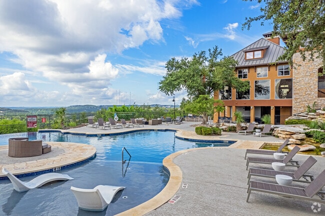Building Photo - 10x Living at Grandview