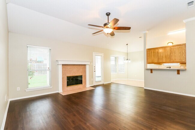 Foto del edificio - 621 Pleasant Valley Dr