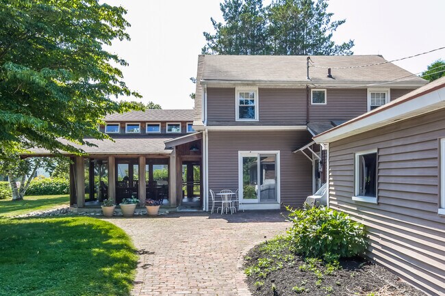 Foto del edificio - 116 Overshore Dr E