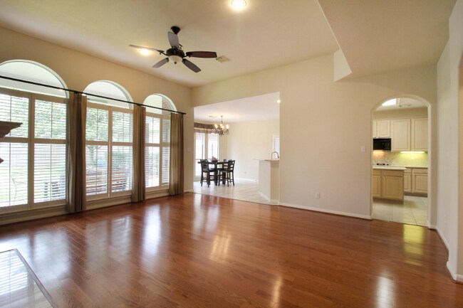 Foto del edificio - 18811 Cypress Chateau Dr