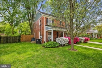 Building Photo - 1812 Brisbane St