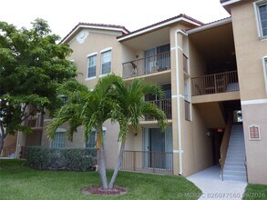 Building Photo - 913 Villa Cir