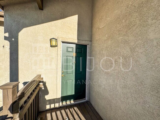 Building Photo - Rockrimmon Condo with Attached Garage