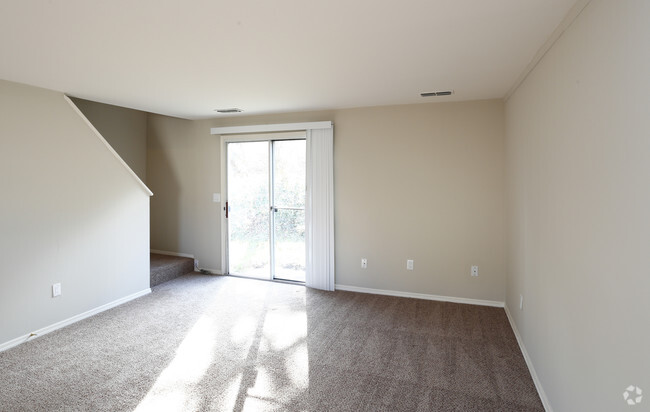 Spacious Livingroom - Eagle Ridge Apartments