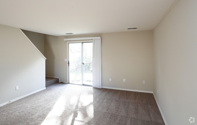 Spacious Livingroom - Prime Apartments and Townhomes at Ridgeway