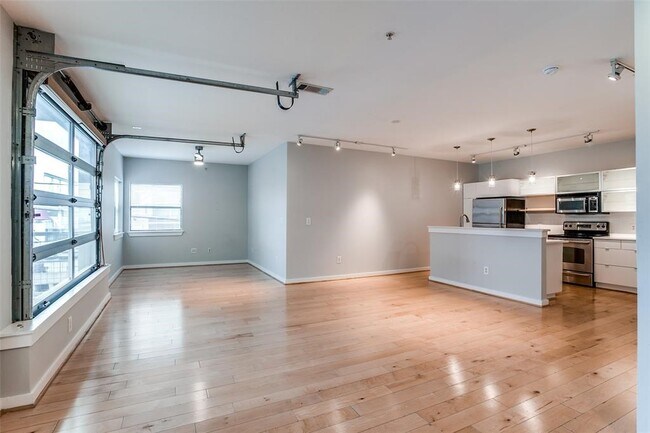 Building Photo - 1111 S Akard-2051