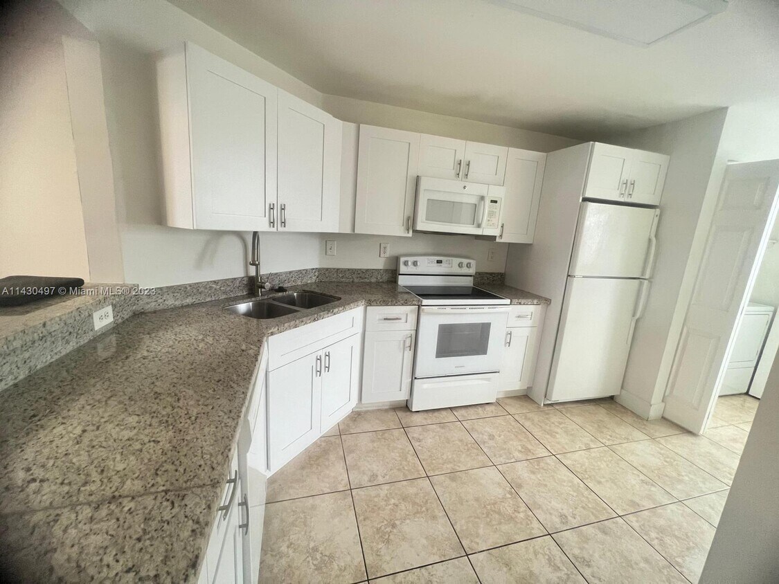 10018 Hammocks Blvd Unit 2, Miami, FL 33196 Condo for Rent in Miami