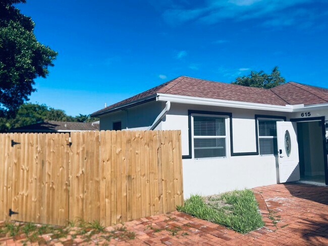 Building Photo - 615 NE 2nd Ave