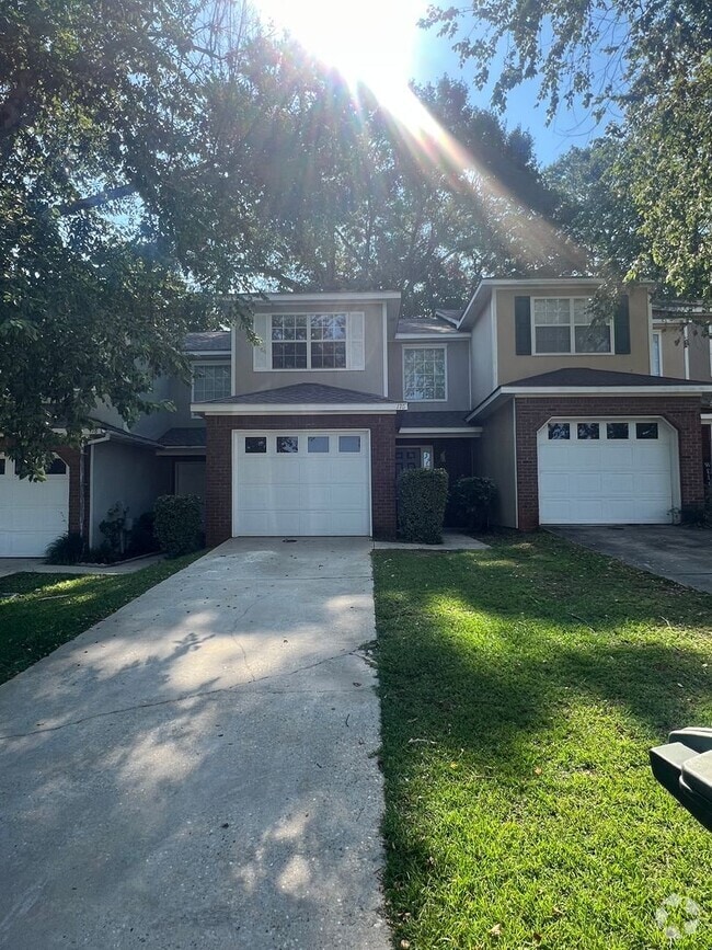 Building Photo - 176 Woodmere Dr