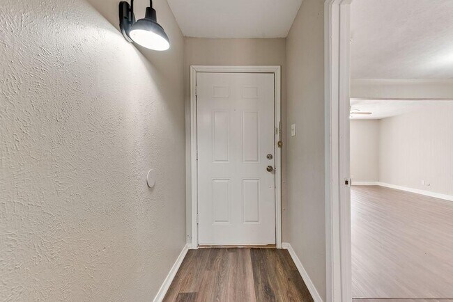 Foto del edificio - 4209 Martindale Dr