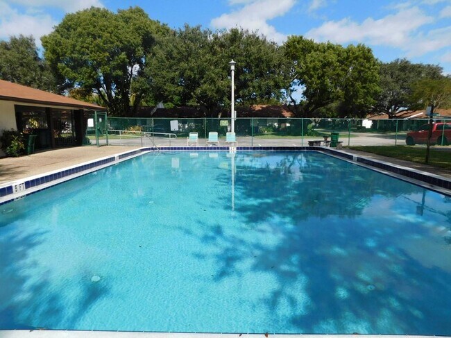 Foto del edificio - 6705 S Parkway Dr