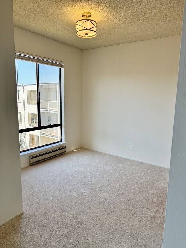 Foto del edificio - Full Size One Bedroom with Top Floor Privacy