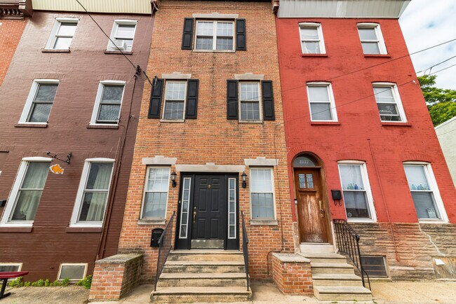 Building Photo - 2534 E York St