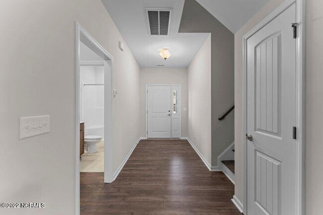 Building Photo - 361 Sequoia Dr