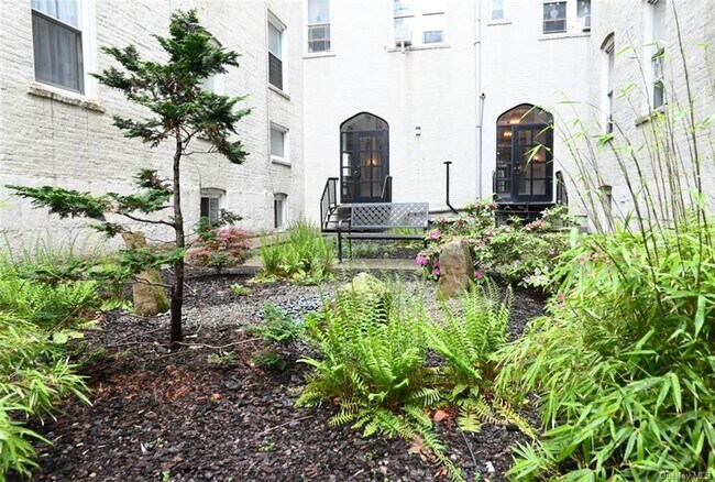 Foto del edificio - 9031 Fort Hamilton Pkwy