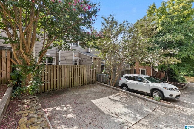 Building Photo - 1227 33rd St S