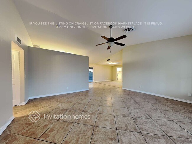 Foto del edificio - 6439 E Albany St