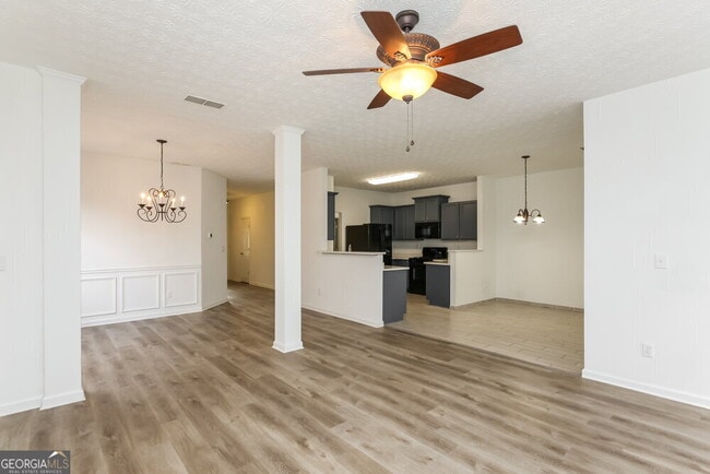 Building Photo - 610 Clairidge Ln SW