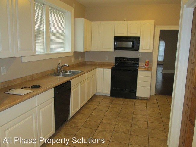 Building Photo - 3 br, 1 bath Apartment - 2200 Broadway