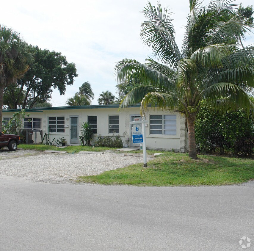 Building Photo - 1120-1150 SW 28th St