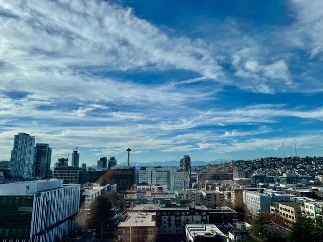 Foto del edificio - One-bedroom Condo with incredible view of Space Needle from Living Room!!!!!!