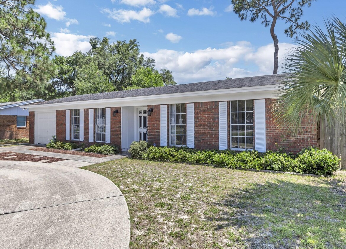 Foto principal - 702 Mayflower Ave
