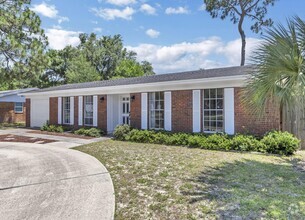 Building Photo - 702 Mayflower Ave