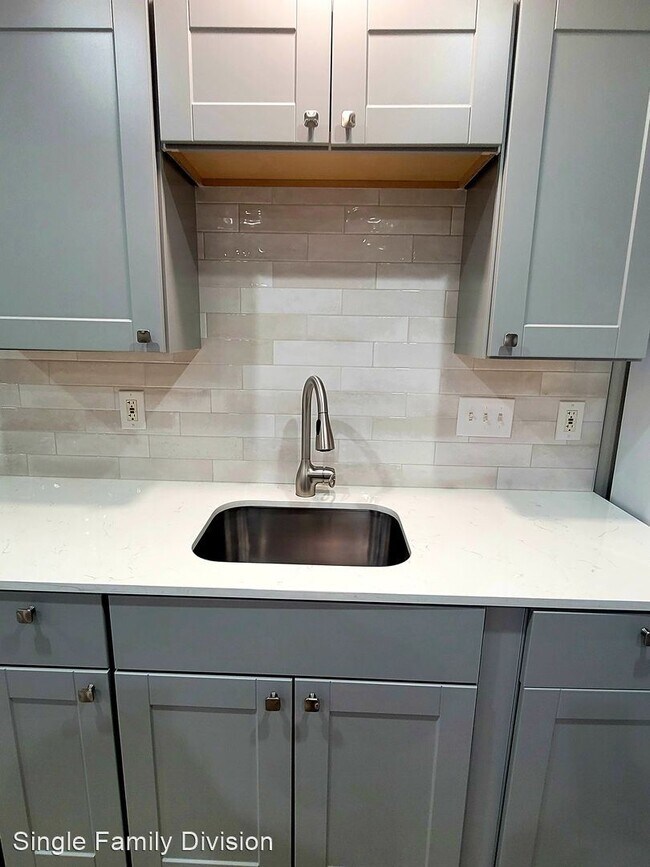 Building Photo - Studio, 1 bath House - 1214 Barton Hills D...