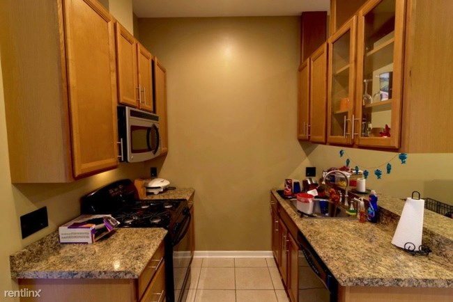 Building Photo - 2 br, 1 bath Apartment - 1627 W Porter Street
