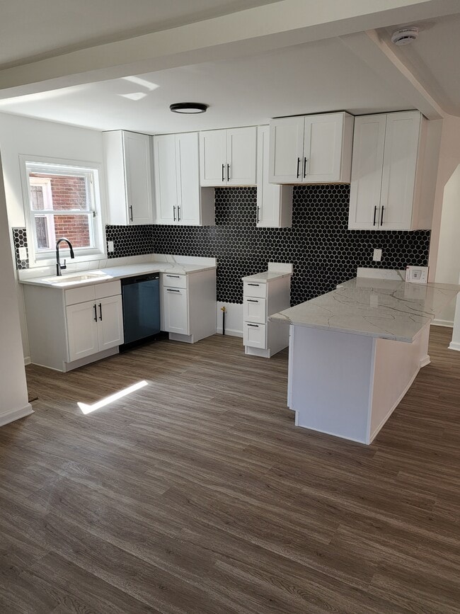 Building Photo - 15731 Lauder St