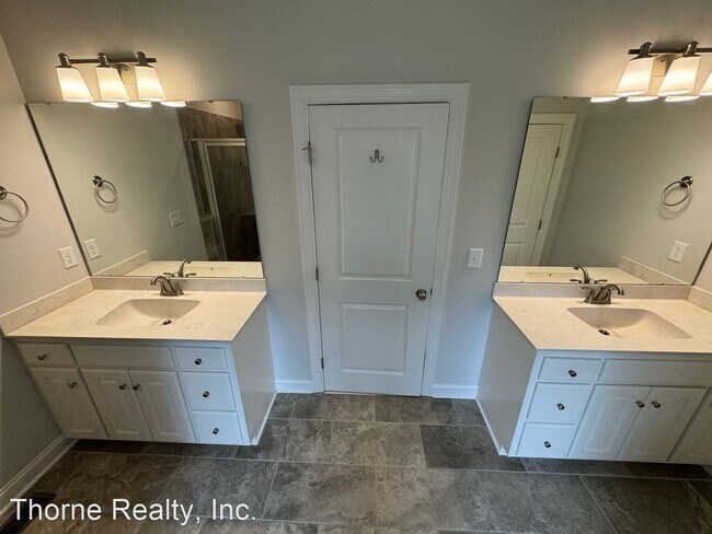 Building Photo - 4 br, 3.5 bath House - 6223 Venice Court