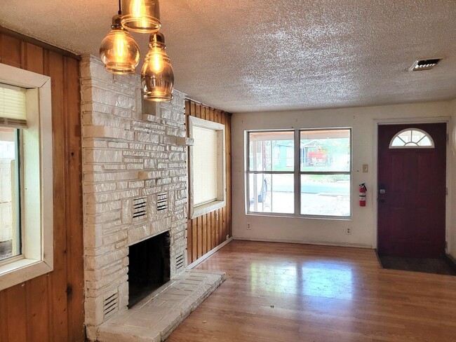 Foto del edificio - 4 br, 2 bath House - 114 N Begonia (998)