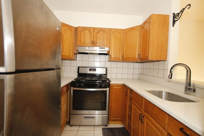 Foto del edificio - 4 W 130th St