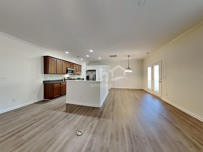 Foto del edificio - 6102 Lighted Way Ln