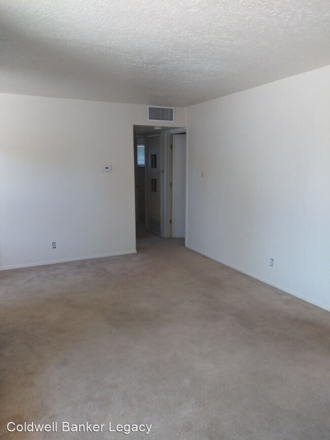 Building Photo - 3 br, 1.5 bath House - 5409 Candelaria Rd NE
