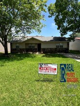 Building Photo - 10 Woodbriar Ct