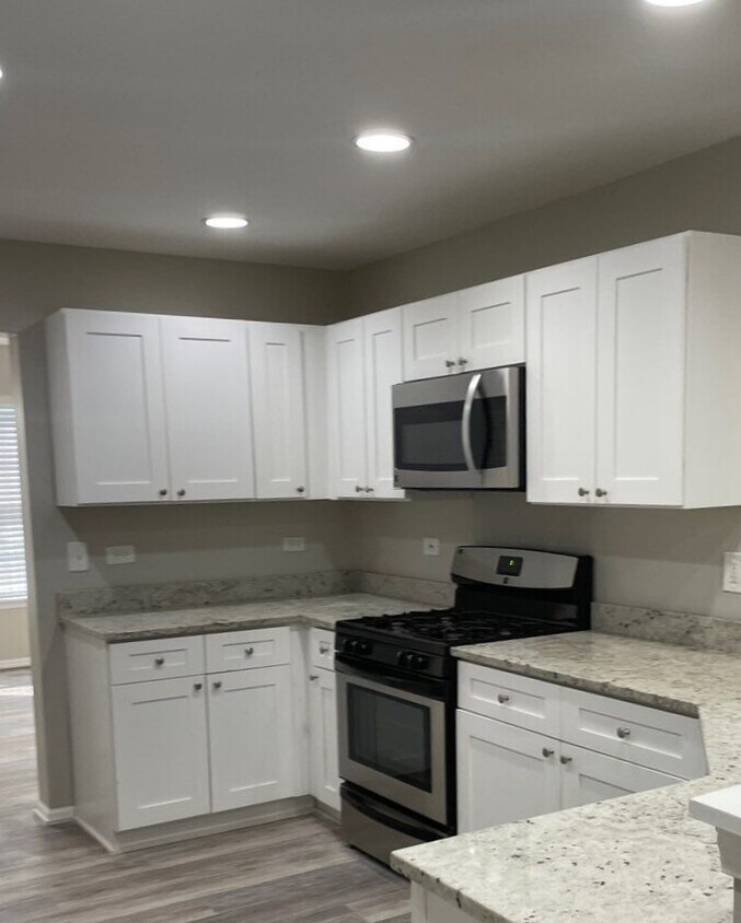 Building Photo - AVAILABLE NOW! - 1536 Bethel Avenue, Huntl...