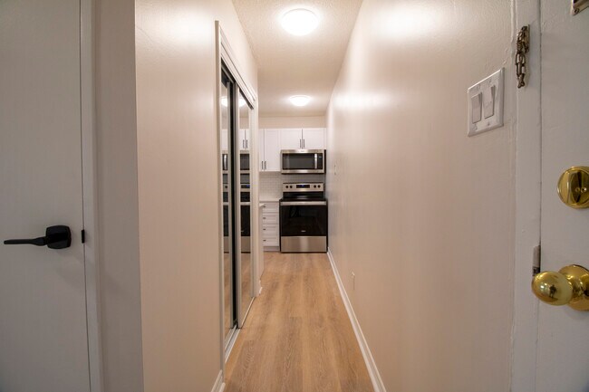 Photo du bâtiment - Stunning LIKE NEW * South London 1 Bdrm * ...