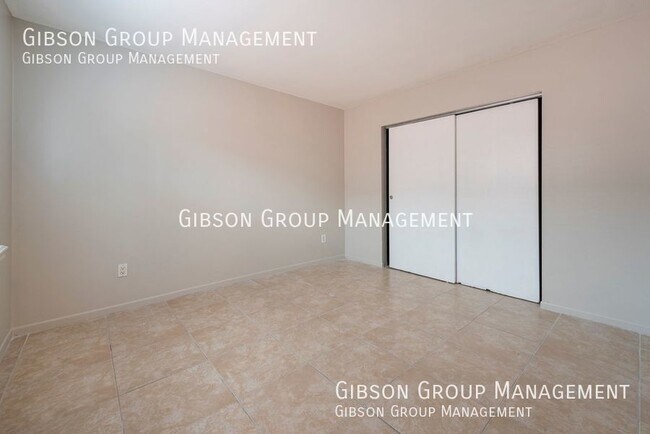 Building Photo - 2/2 IN FORT LAUDERDALE SPACIOUS WITH SMALL...
