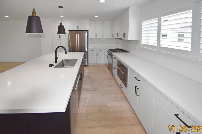Foto del edificio - LuxurSmart Townhome with Solar | 3 Bed | 3.5 Bath | Built in 2021 | Walk to Sprouts/Dining