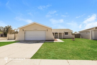 Building Photo - 1901 Derbywood Dr