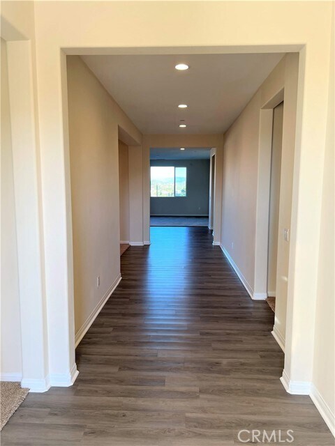 Building Photo - 30676 Lone Pine Dr