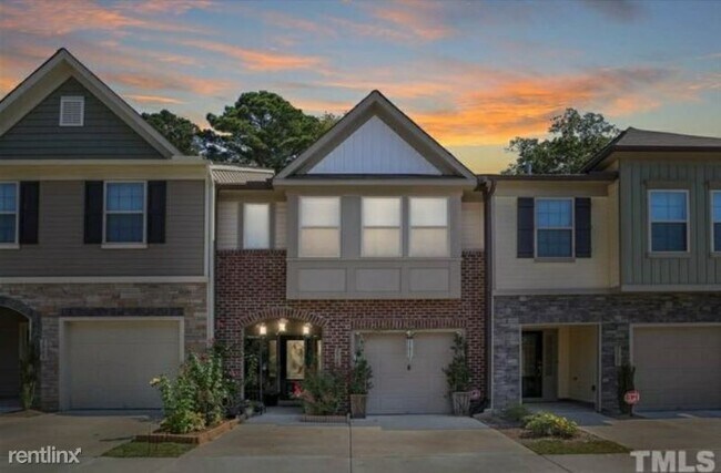 Building Photo - 3 br, 3 bath Townhome - 2905 Benevolence dr