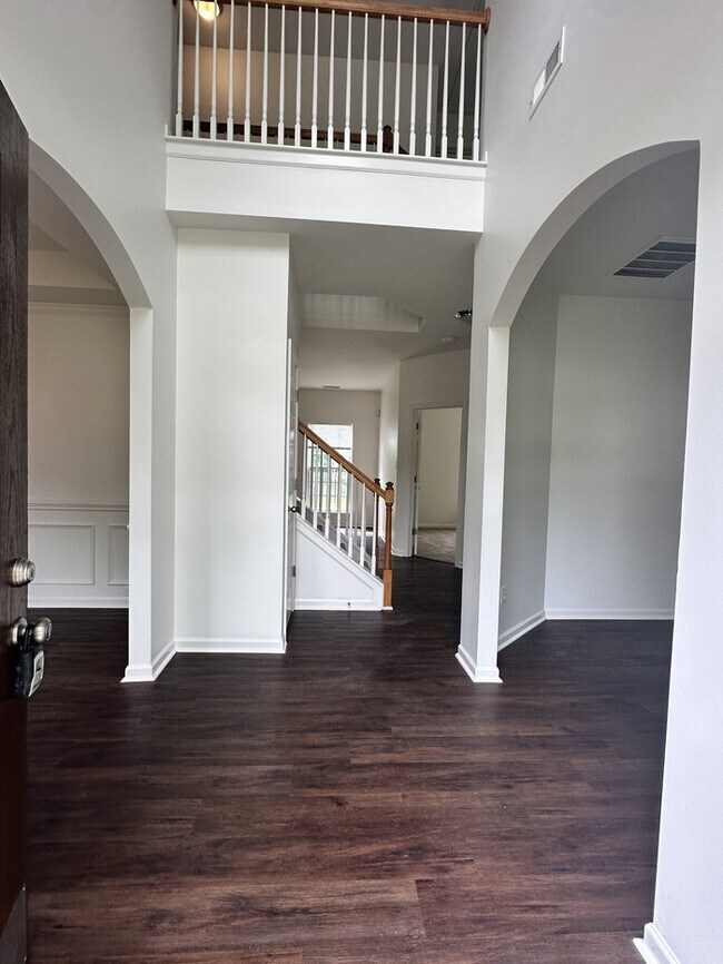 Building Photo - Spacious 5-Bedroom Home for Rent in The Pointe at Oakdale