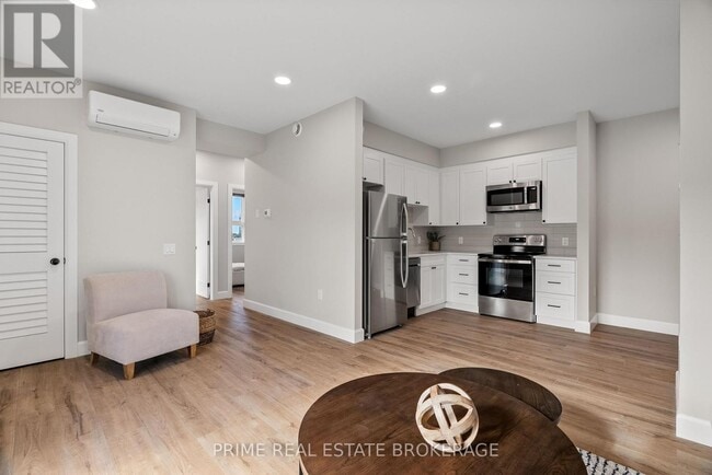 Building Photo - 13 Moonlight Ct