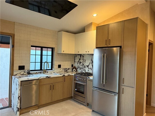 Foto del edificio - 6632 Fulton Ave