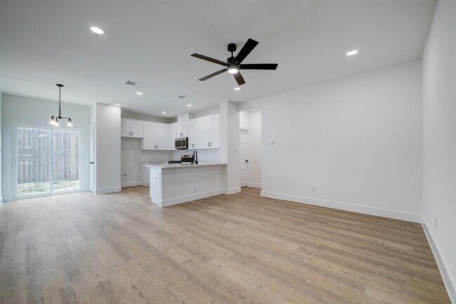 Building Photo - 16531 Oasis Glade Dr