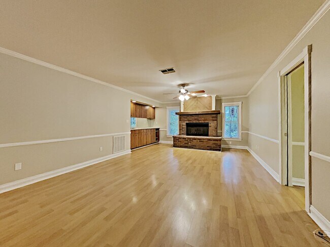 Building Photo - 2515 Marquis Dr